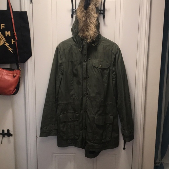 LLBean Explore Parka Large. - Picture 2 of 10